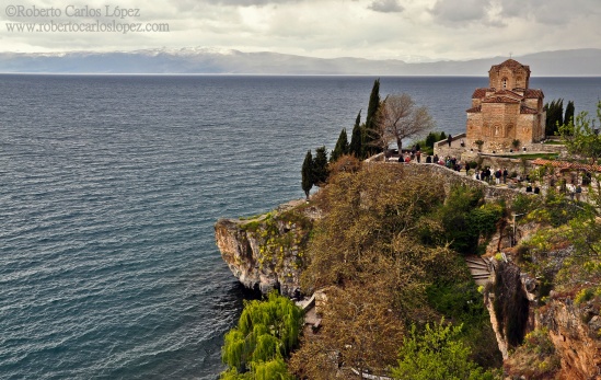 La iglesia de St Jovan Kaneo y el Lago Ohrid